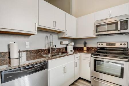 Cozysuites - 2Br With Direct Skybridge Access #5 Indianapolis Exterior foto
